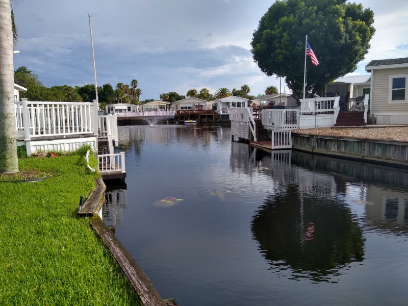 This lot is located on a Fresh Water Canal that leads to Lake Davenport.